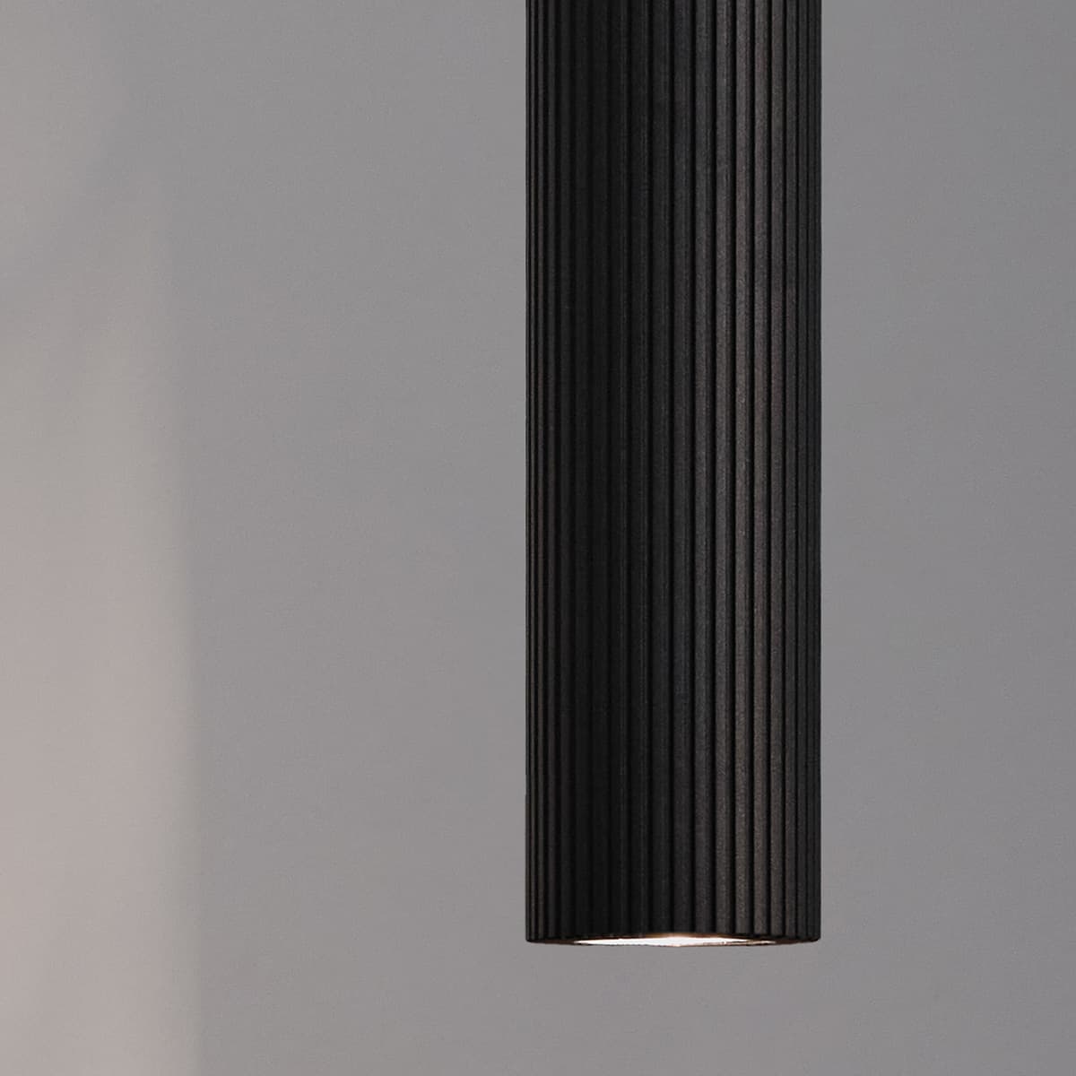 Jessy Ribbed Pendant in Textured Black-img-4