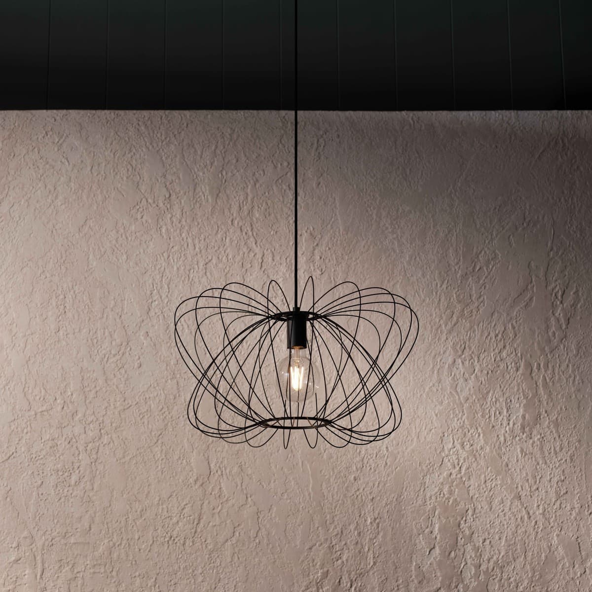 Trace Flair Pendant in Black