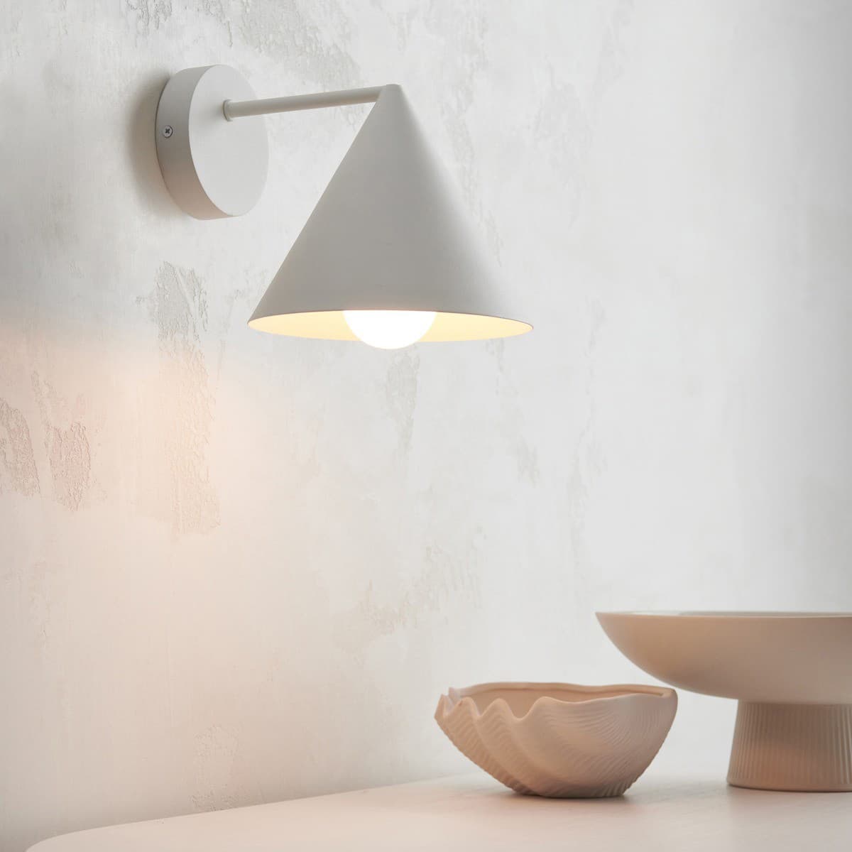 Everest 1 Light Wall Bracket in Textured Chalk-img-4