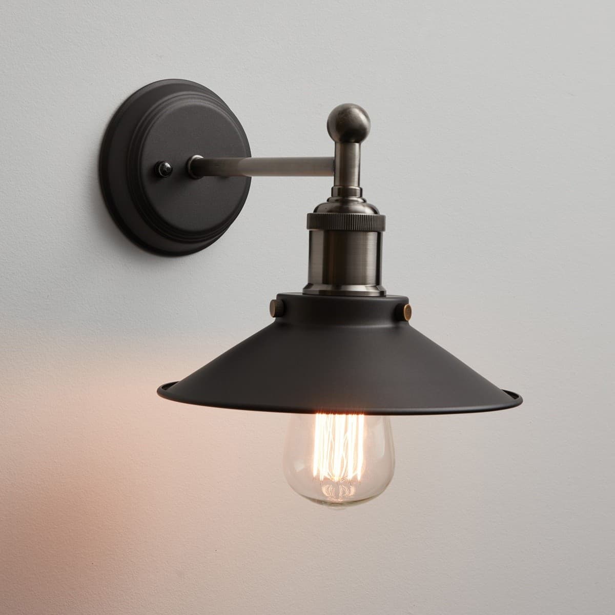 Manor 1 Light Wall Bracket Frame in Antique Nickel