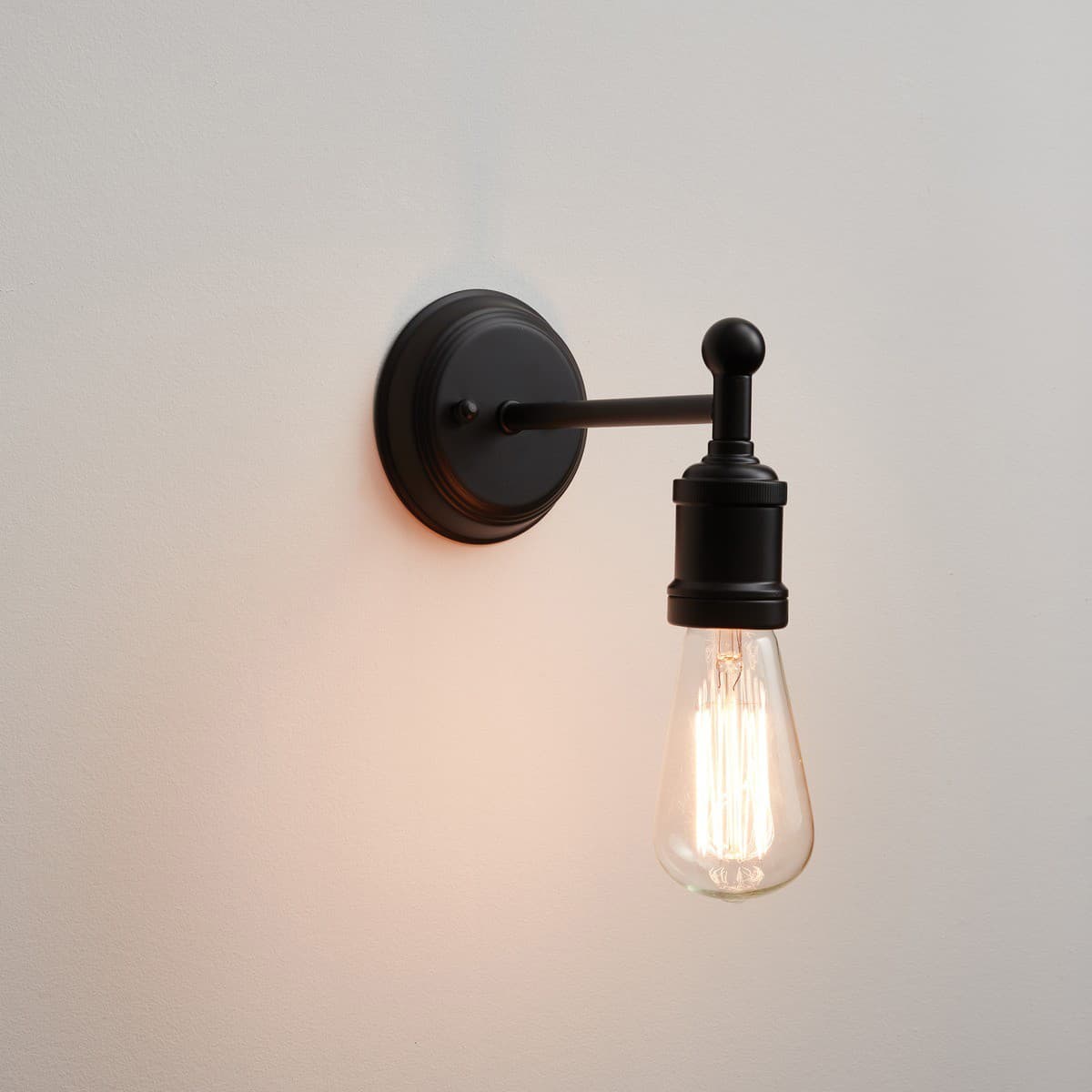 Manor 1 Light Wall Bracket Frame in Black