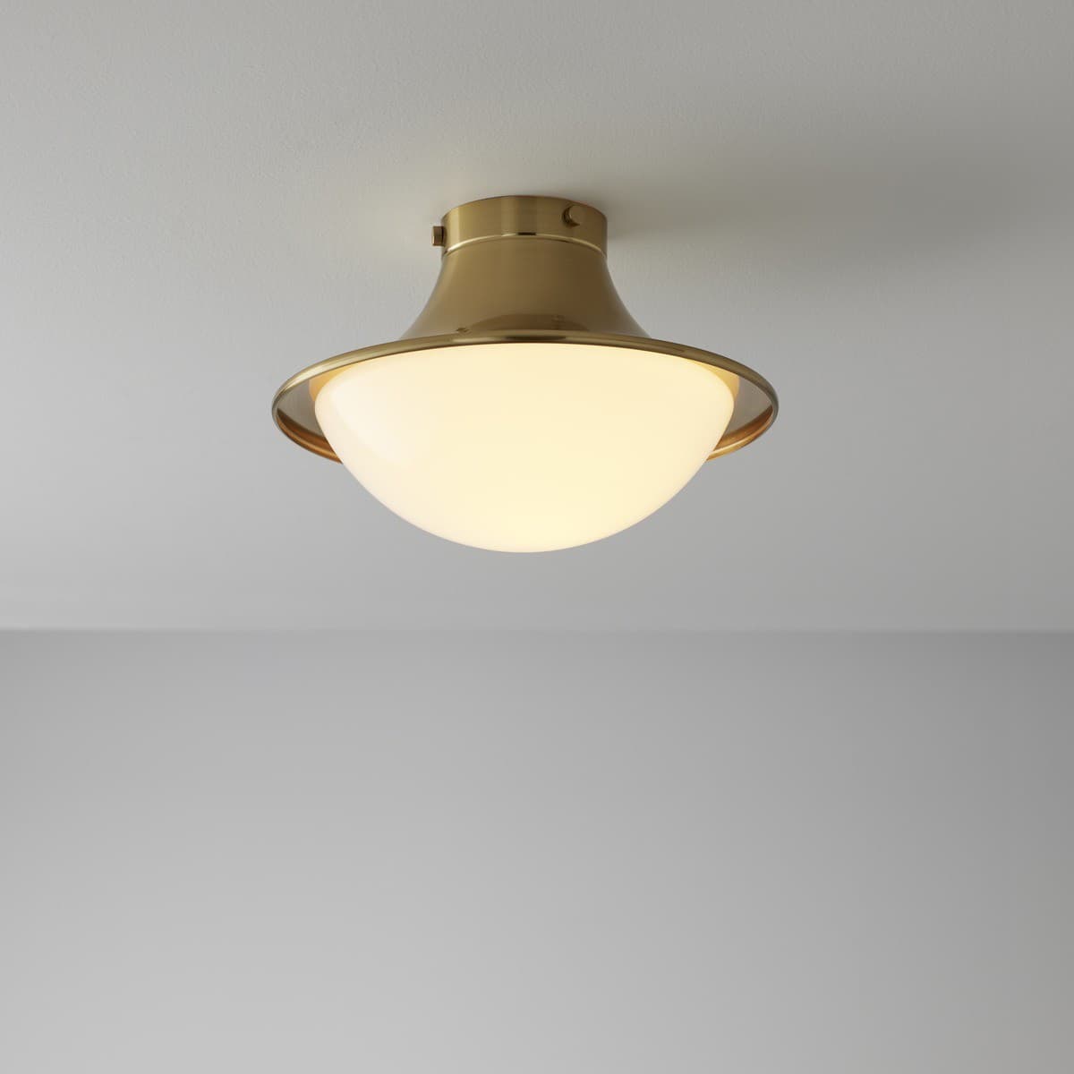Maine 1 Light Batten Fix in Brass