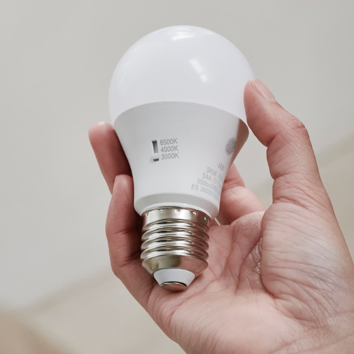 GE Multi-Watt ES LED CCT A60 Dimmable Globe-img-3