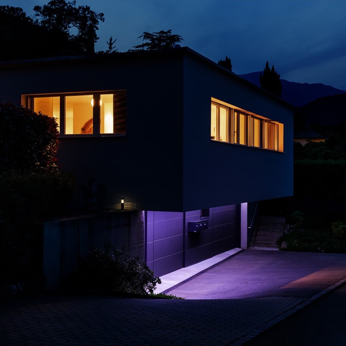 LIFX SuperColour 9W Dimmable ES LED GLS Smart Globe in RGB + Full White Spectrum-img-4