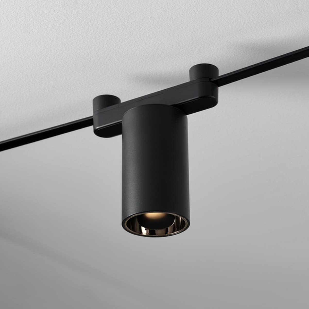 Skywire 24V LED Fixed Spotlight in Black-img-2
