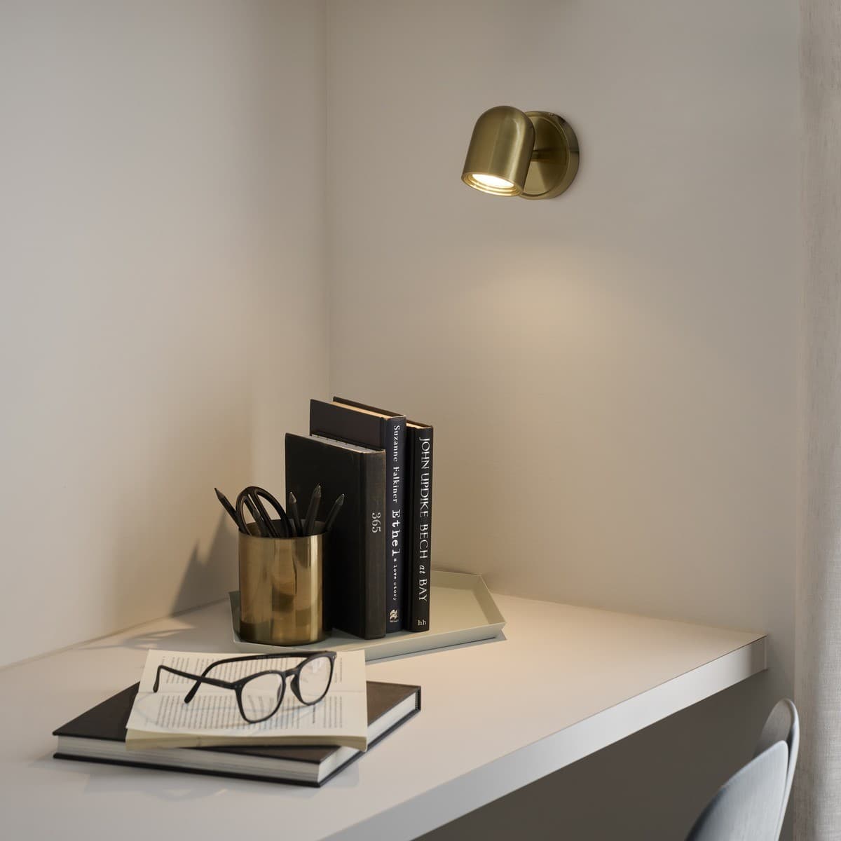 Rok 1 Light Spotlight in Aged Brass