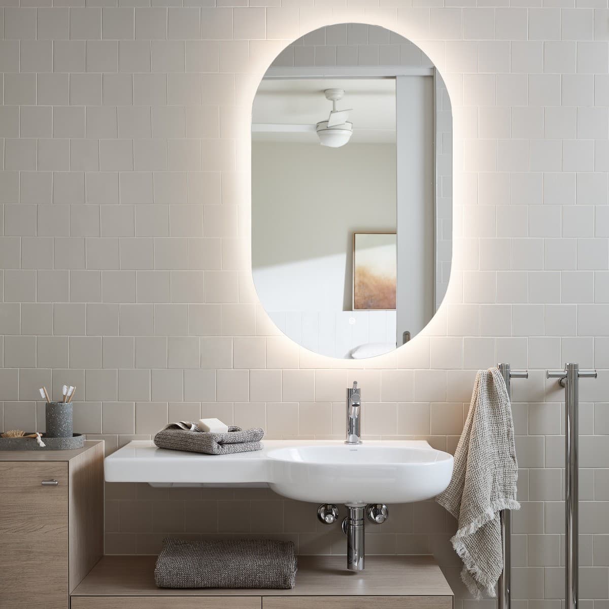 Aura 1m Race Track Mirror with Integrated LED Colour-Shifting Backlight and Anti-Fog Technology-img-2