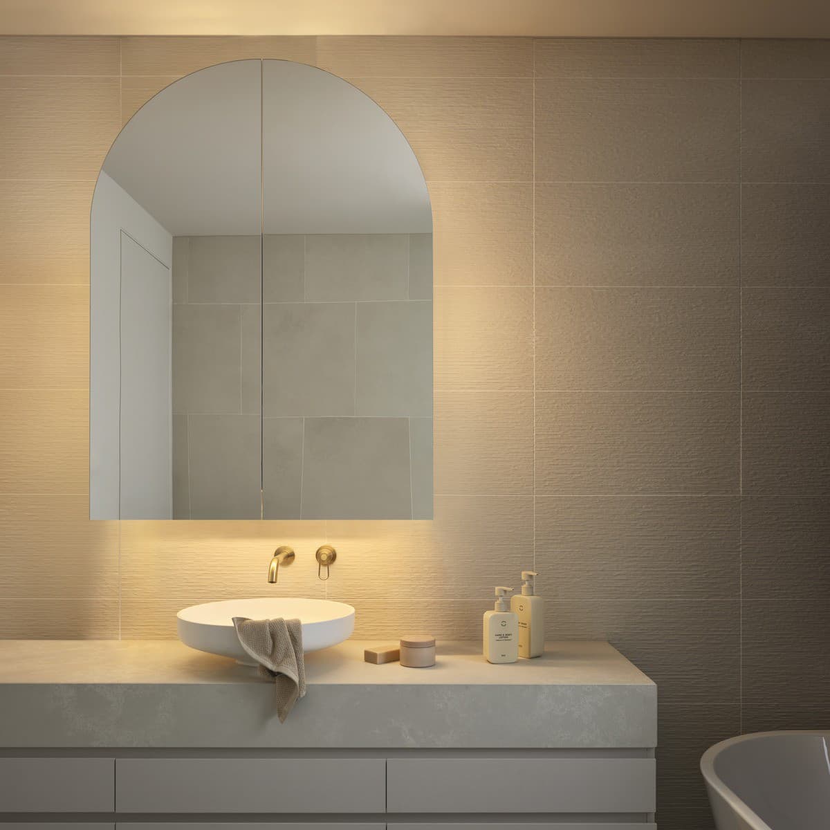 Aura 900x1200mm Arch Mirrored Cabinet with LED Backlight in White-img-4