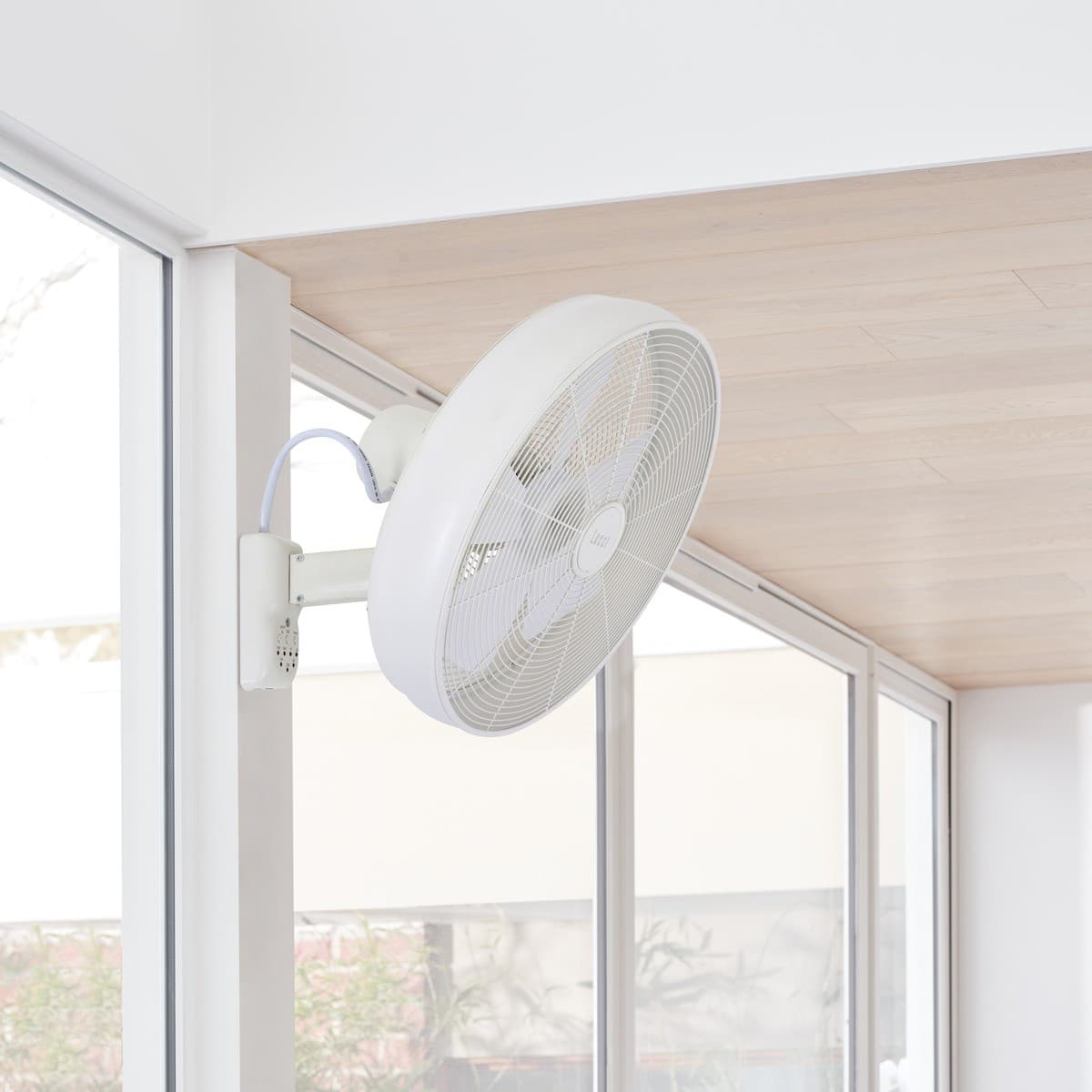 Breeze 41cm Wall Fan With Remote In White-img-2