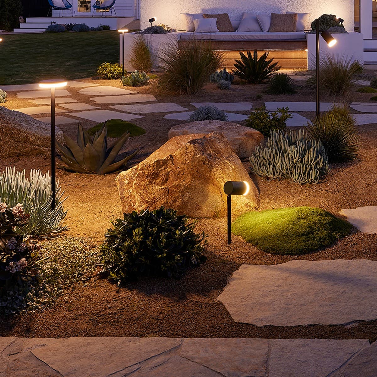 Lucci Connect Gecko Glow LED RGB Path Spike in Black-img-2