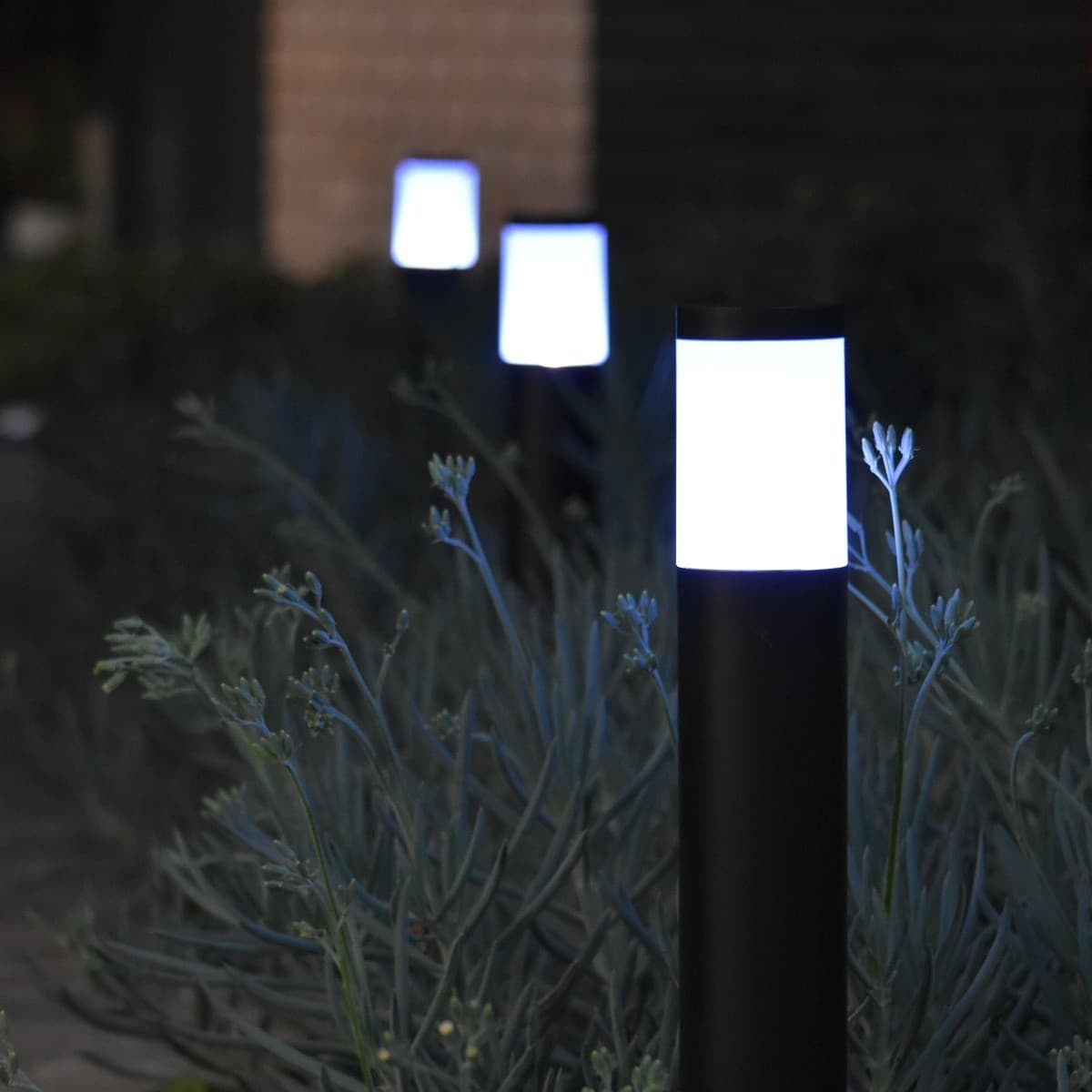 Lucci Connect Gecko LED RGB Bollard in Black-img-2