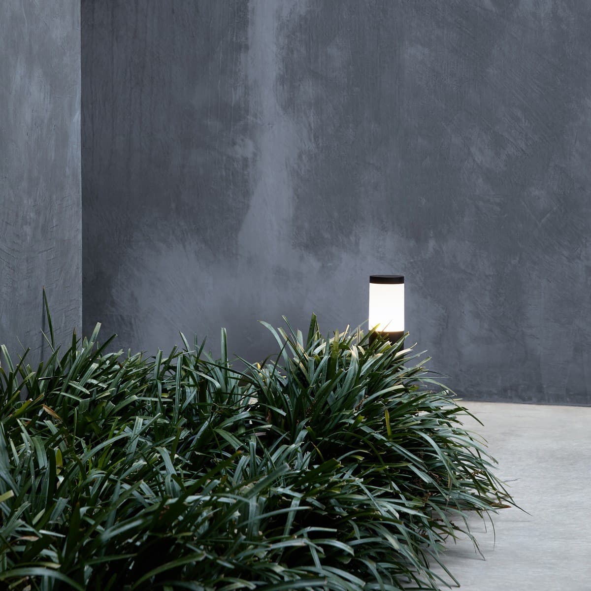 Lucci Connect Gecko LED RGB Bollard in Black-img-7