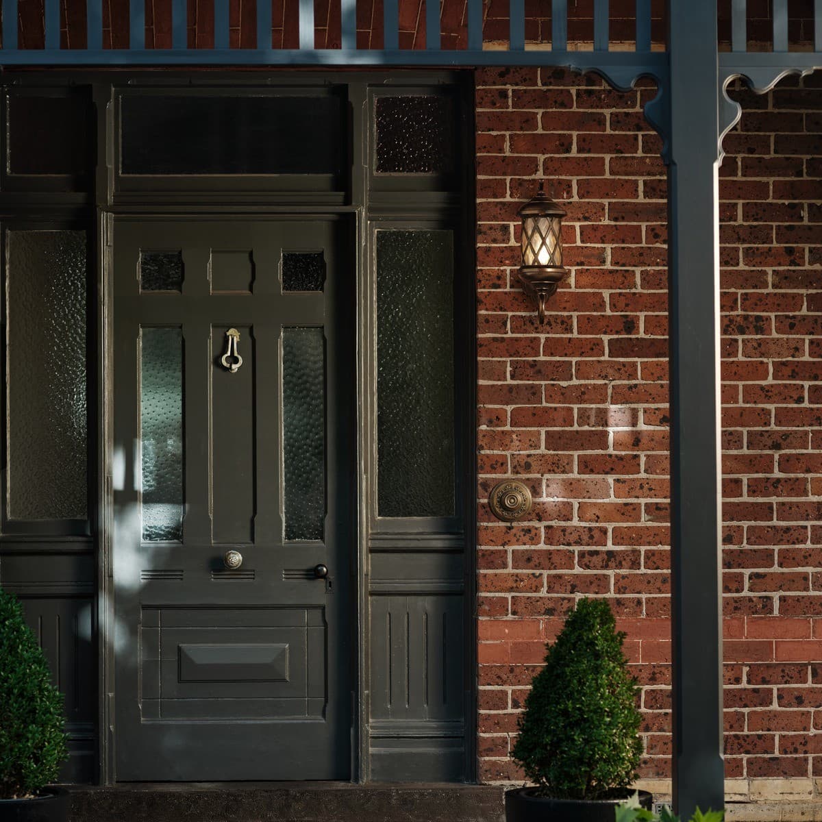 Villa Medium Exterior Wall Bracket in Antique Gold Finish