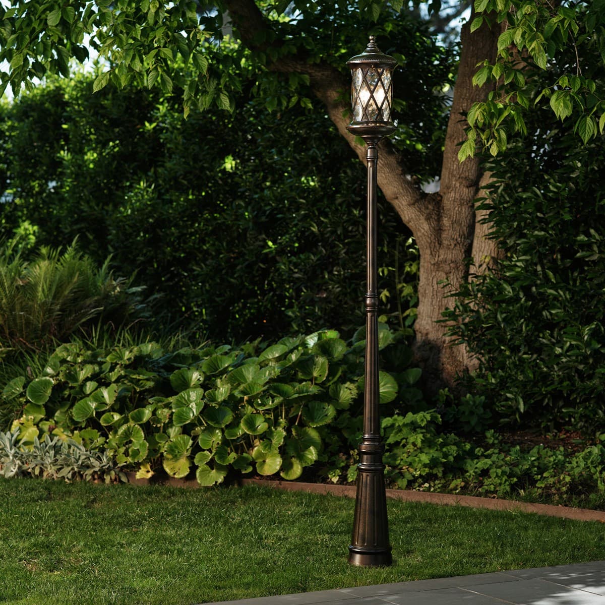 Villa Medium Exterior Wall Bracket in Antique Gold Finish