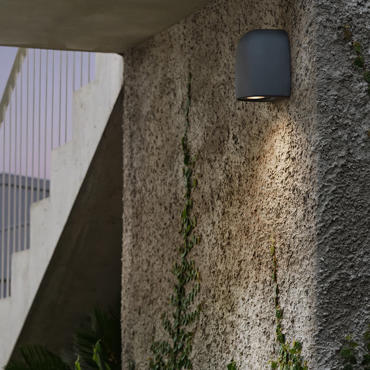 Flinders Sculpt Exterior Wall Bracket in Black-img-2