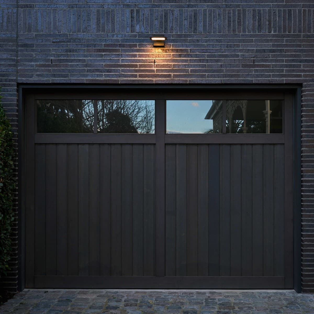 MFL Edge LED Wall Bracket in Black-img-2