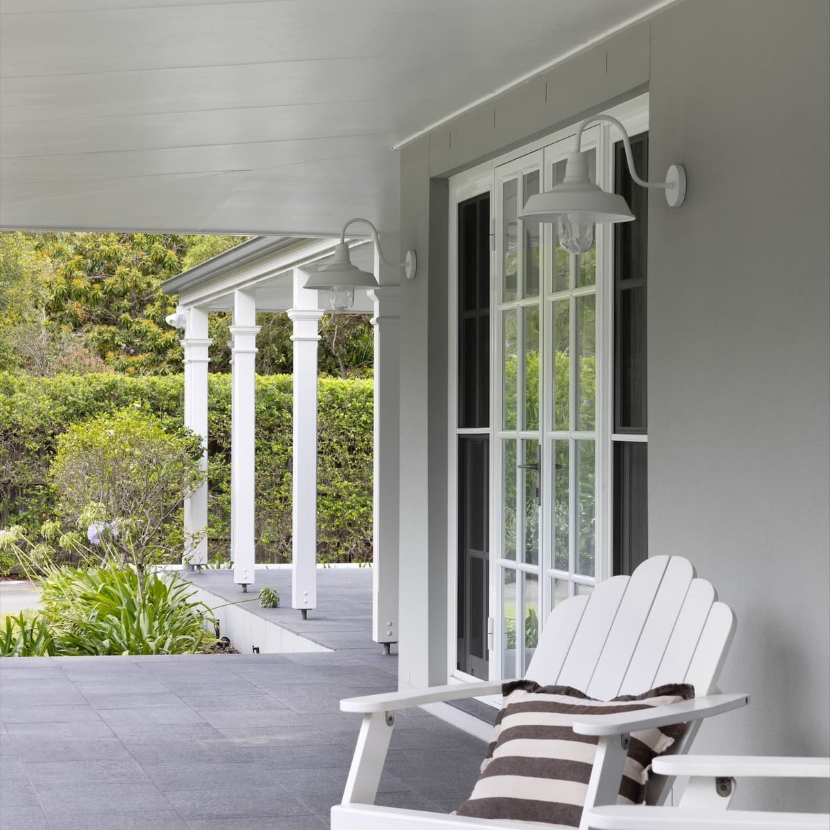 Portsea 1 Light Large Exterior Wall Bracket in White-img-2