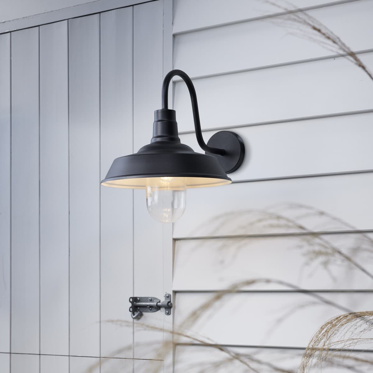 Portsea 1 Light Large Exterior Wall Bracket in Black-img-2