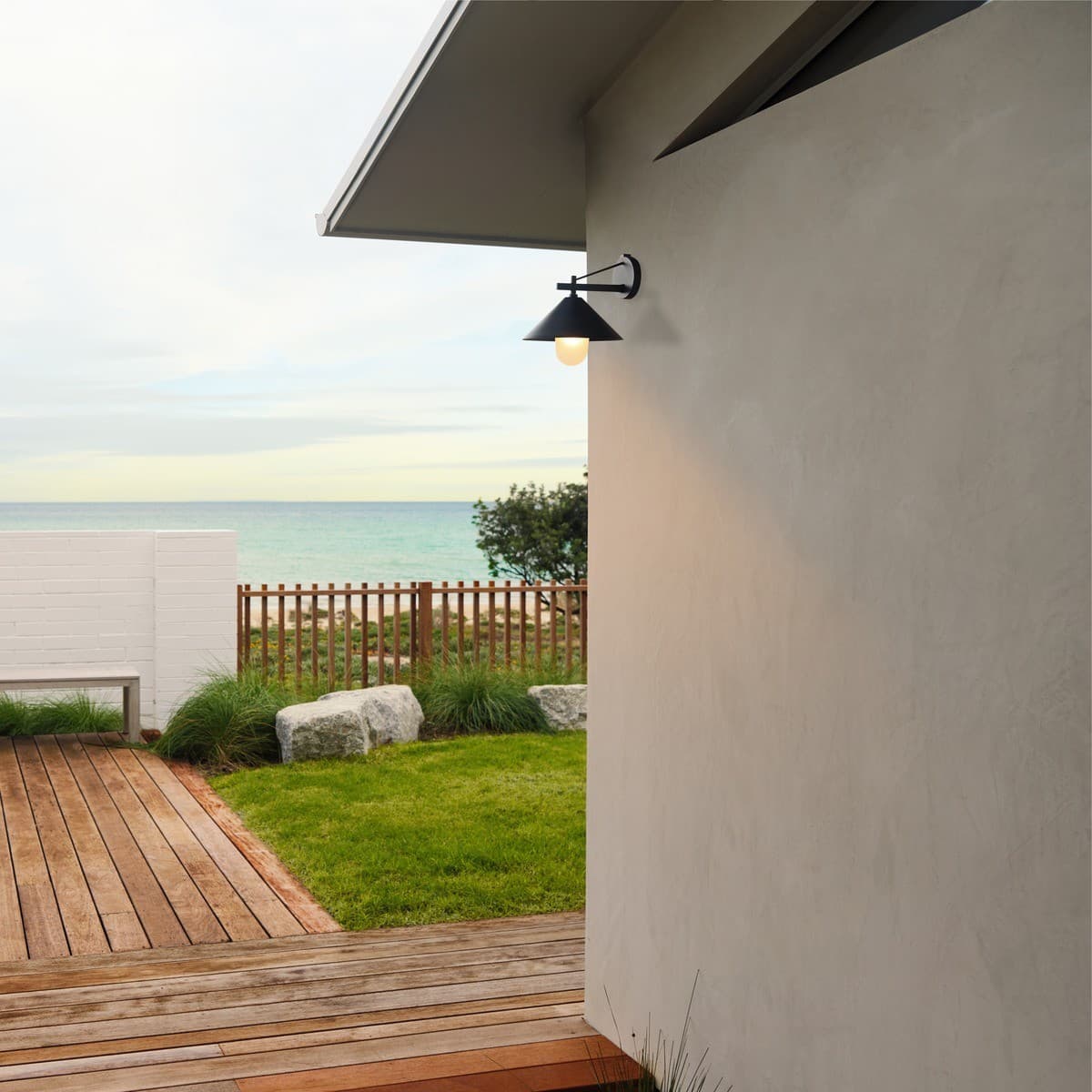 Yamba 1 Light Wall Bracket in Black with Frosted Glass Diffuser-img-3