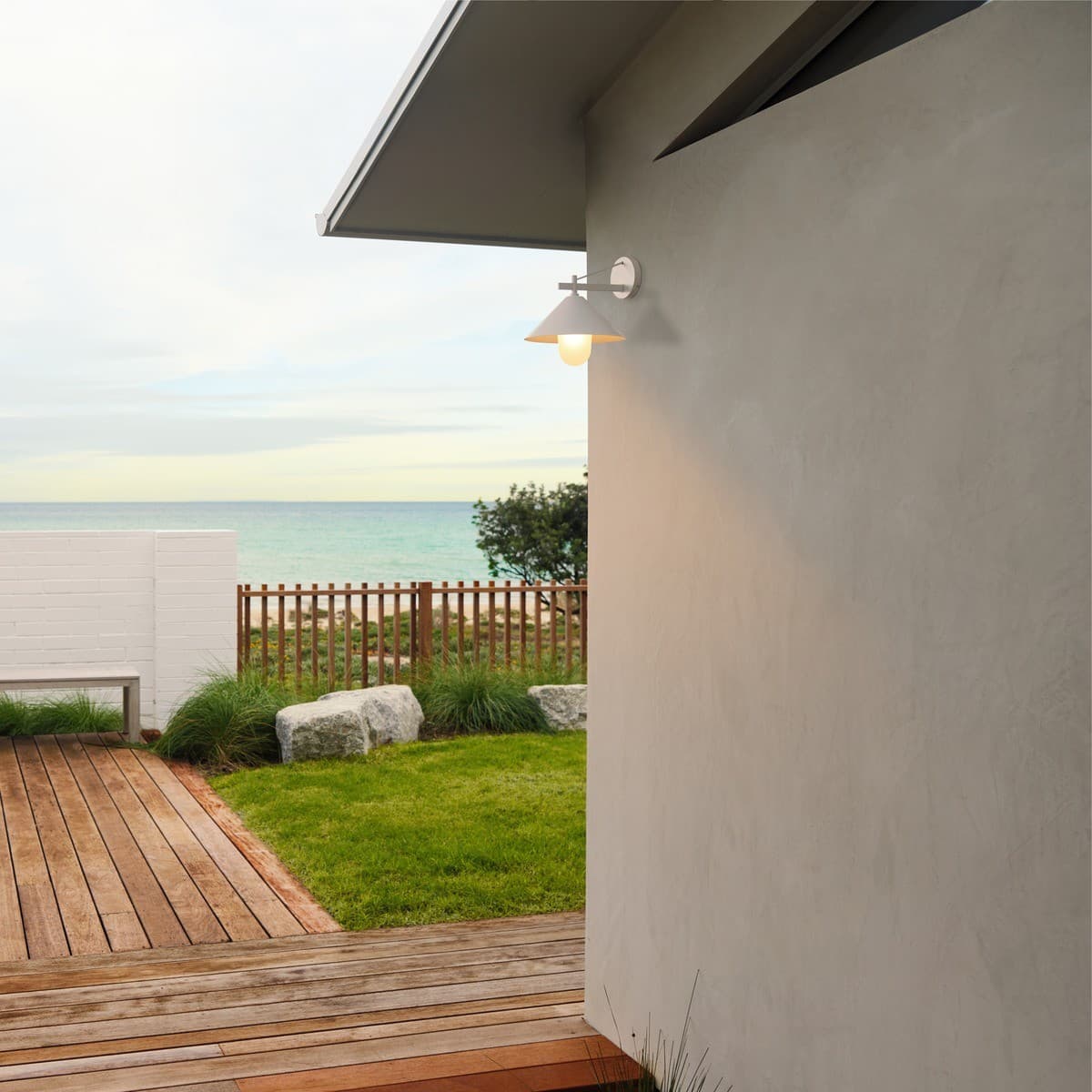 Yamba 1 Light Wall Bracket in White with Frosted Glass Diffuser-img-2