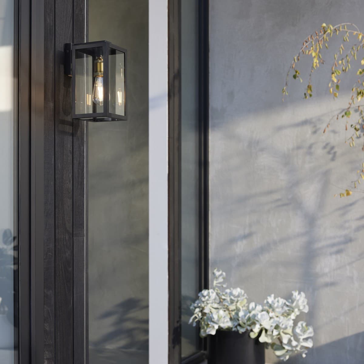 Broadbeach 1 Light Wall Bracket in Black-img-2
