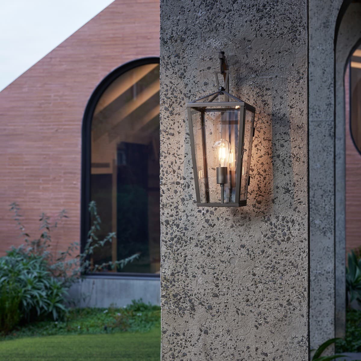 Balmoral 1 Light Large Exterior Wall Bracket in Bronze-img-2