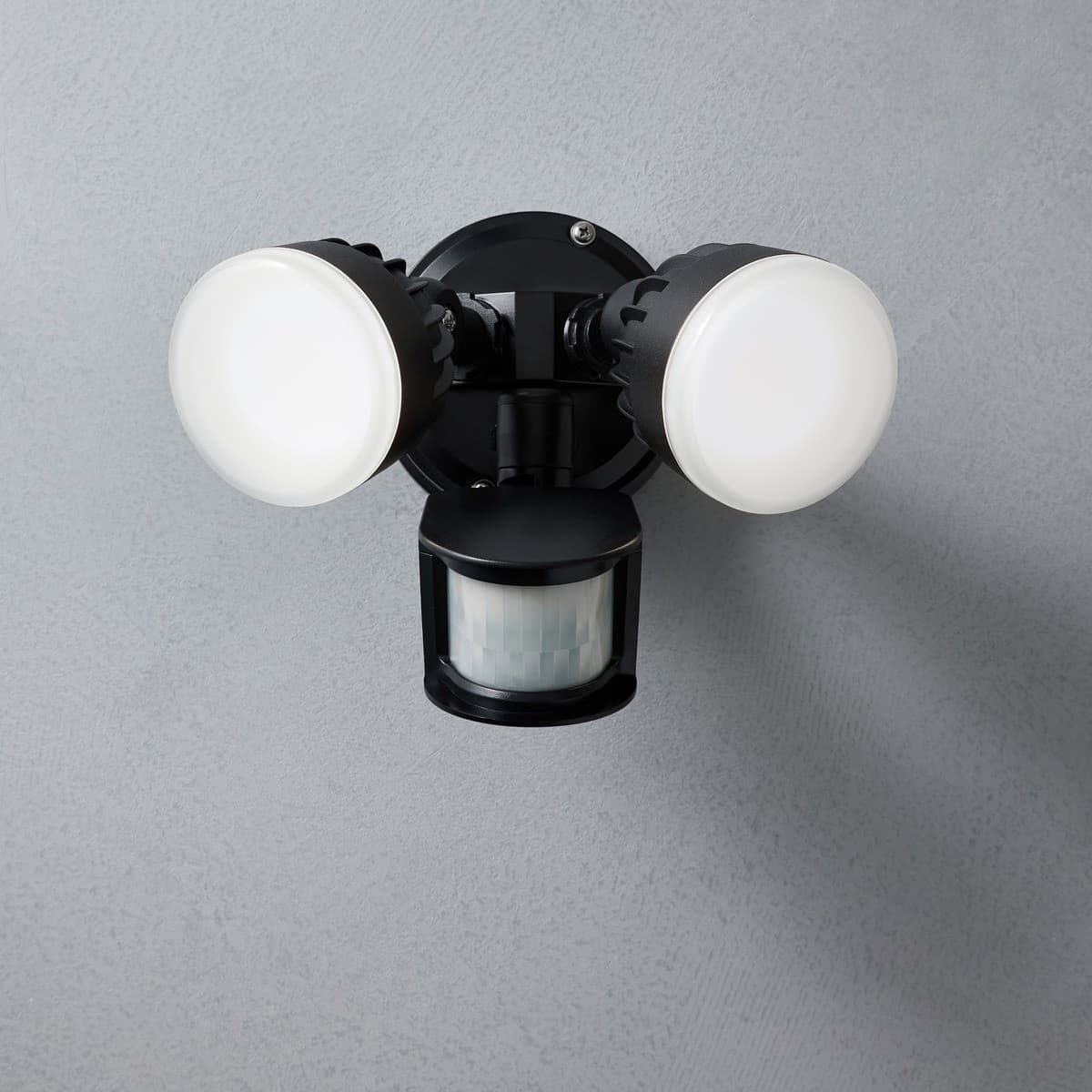 Guard Link 2 Light LED Flood Light with Motion Sensor and Wireless Interconnectivity in Black-img-2