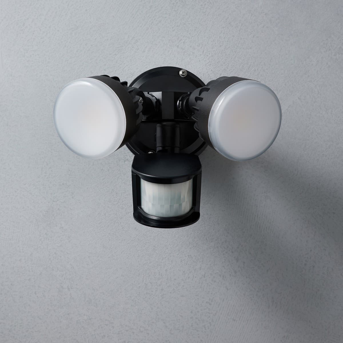 Guard Link 2 Light LED Flood Light with Motion Sensor and Wireless Interconnectivity in Black-img-3
