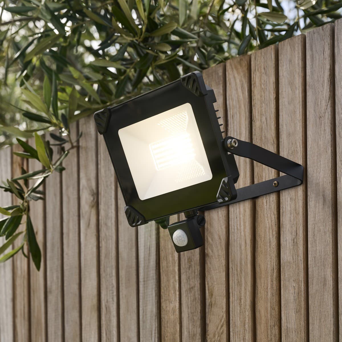 LEDlux Field 30W LED Exterior Flood Light in Black-img-2