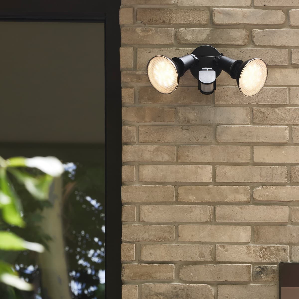 PAR 38 2 Light Spotlight with Sensor in Black-img-3
