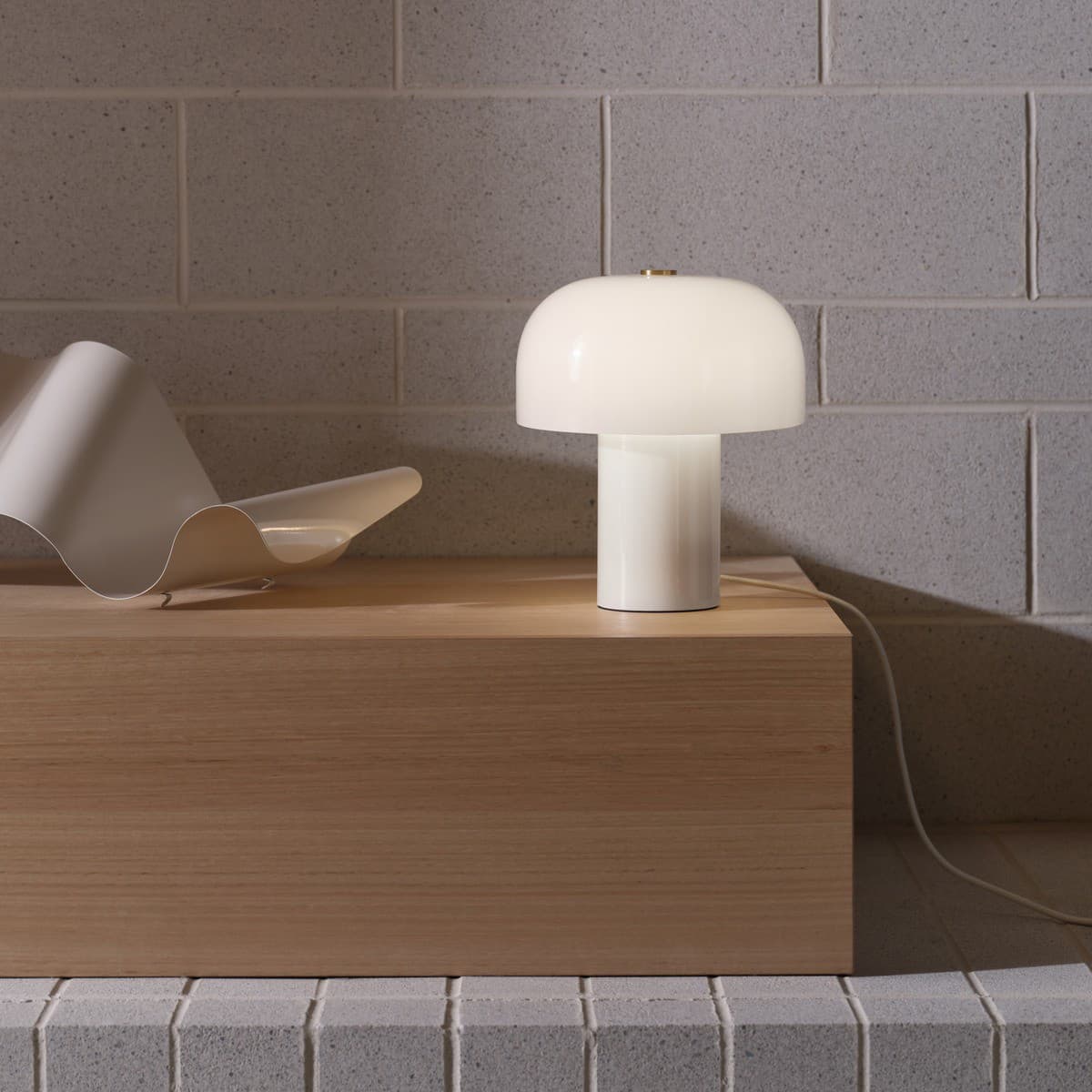 Larsen 1 Light Table Lamp in Opal Glass-img-2