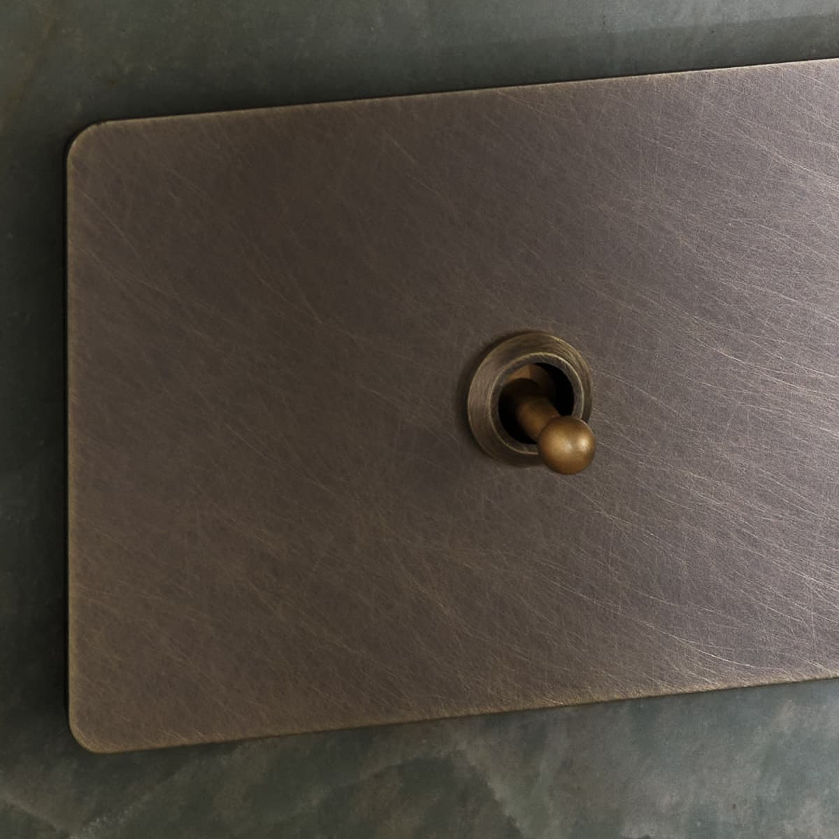 MFL Forge Heritage 1 Gang Grid Plate Only in Antique Brass-img-5
