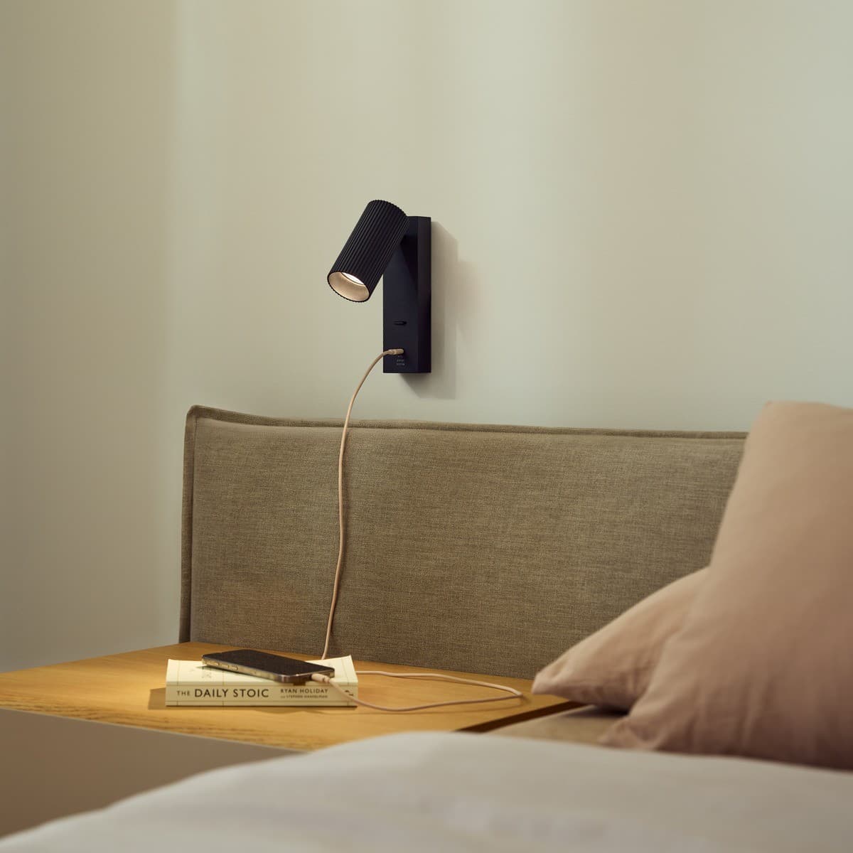 Jessy 1 Light Ribbed Wall Bracket with USB-C Charging Port in Black
