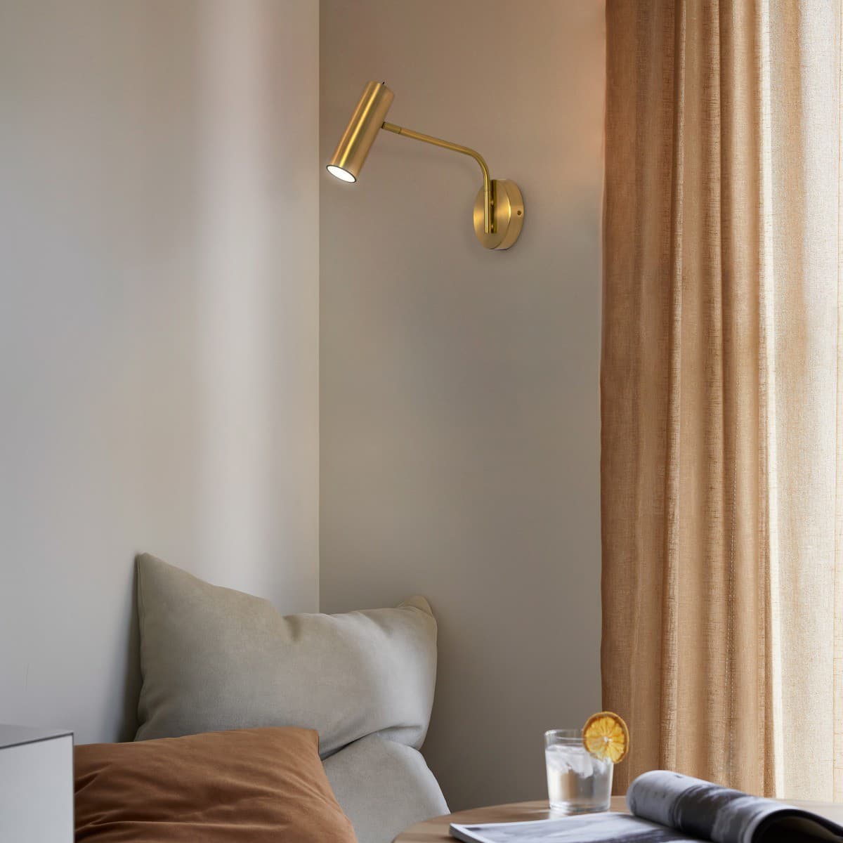 Nevada 1 Light Swing Arm Wall Bracket in Brass-img-3