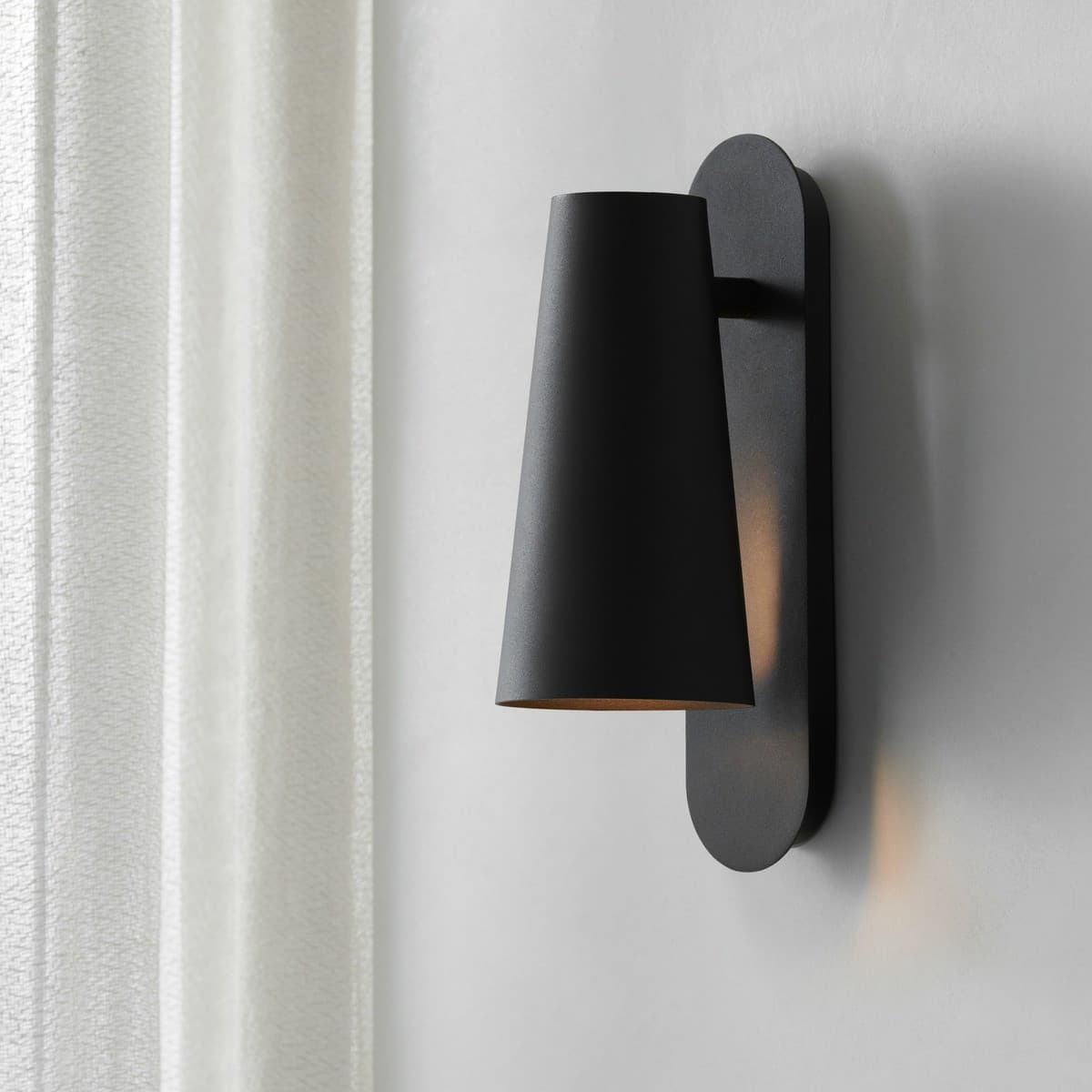 Atlas 1 Light Adjustable Wall Bracket in Black