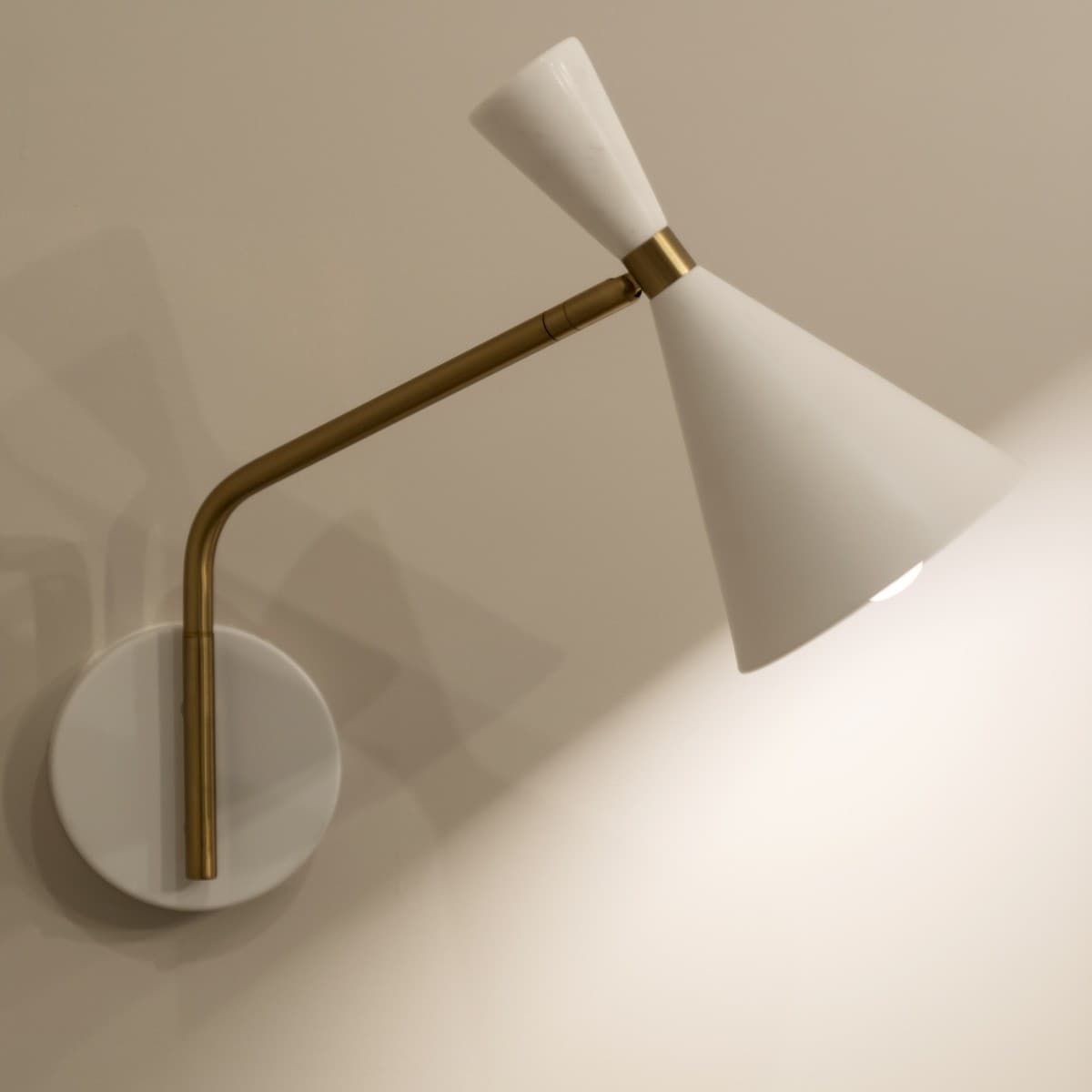 Campari 1 Light Wall Bracket in White with White Marble and Brass Details-img-5
