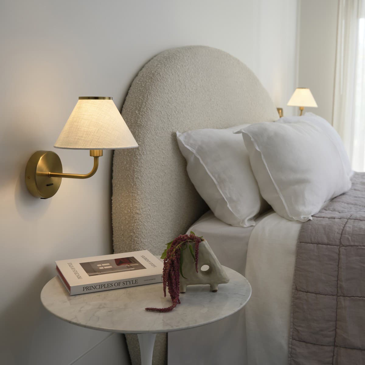 Alana 1 Light Wall Bracket in Aged Brass with White Linen Shade-img-4