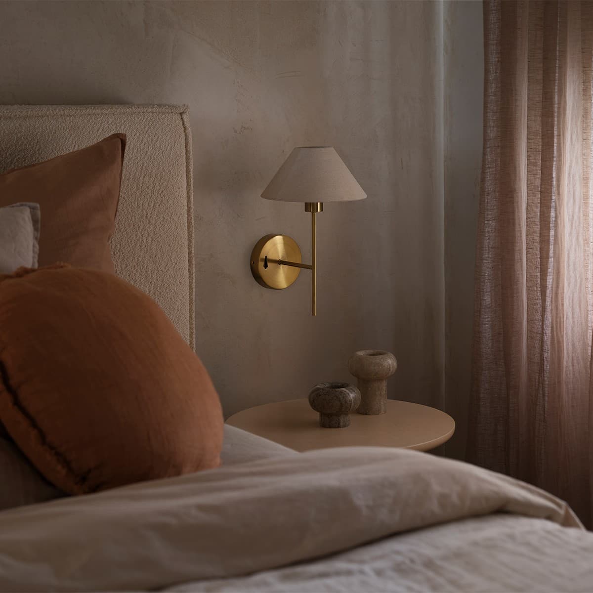 Daria 1 Light Wall Bracket in Aged Brass