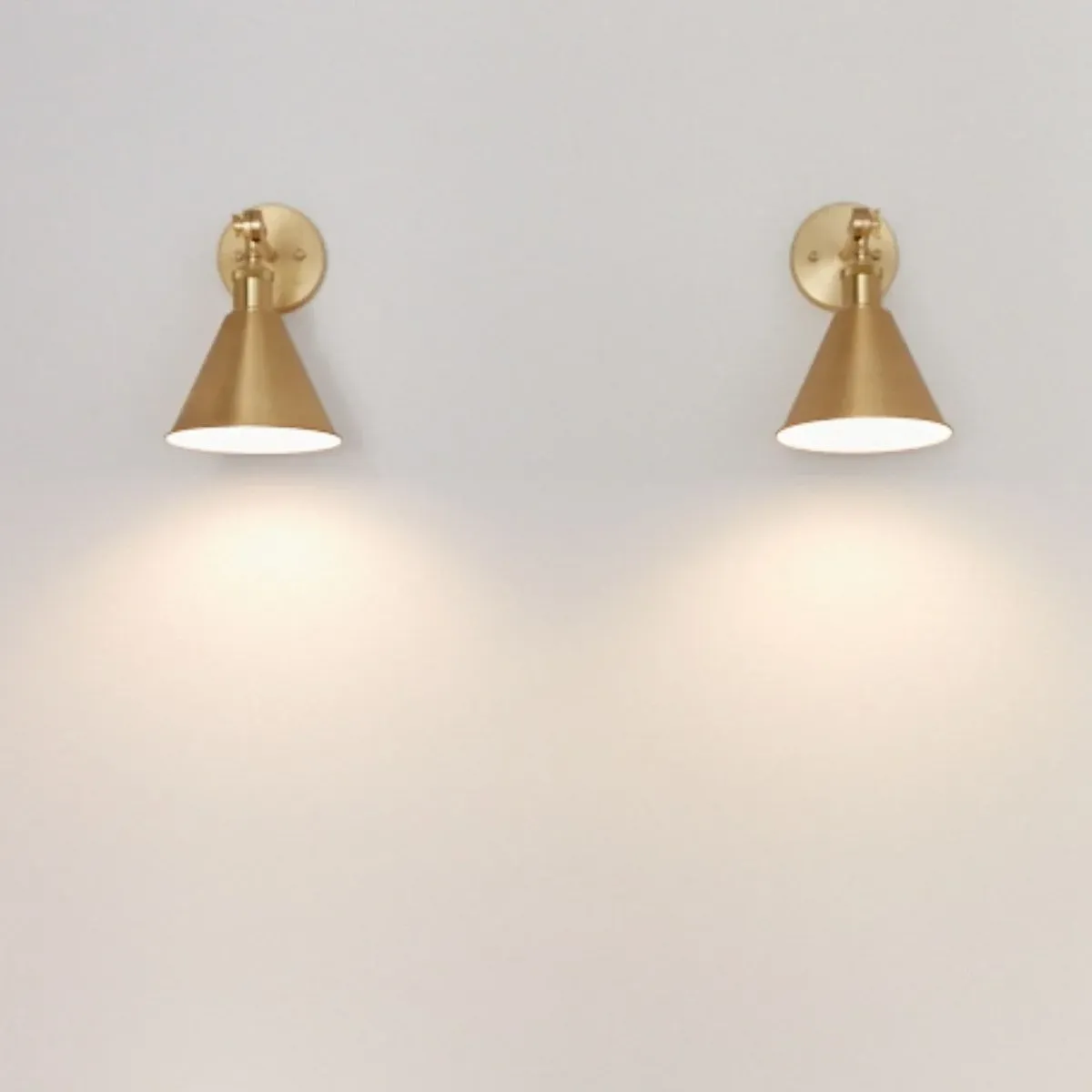 Ascot 1 Light Wall Bracket in Brass | Beacon Lighting