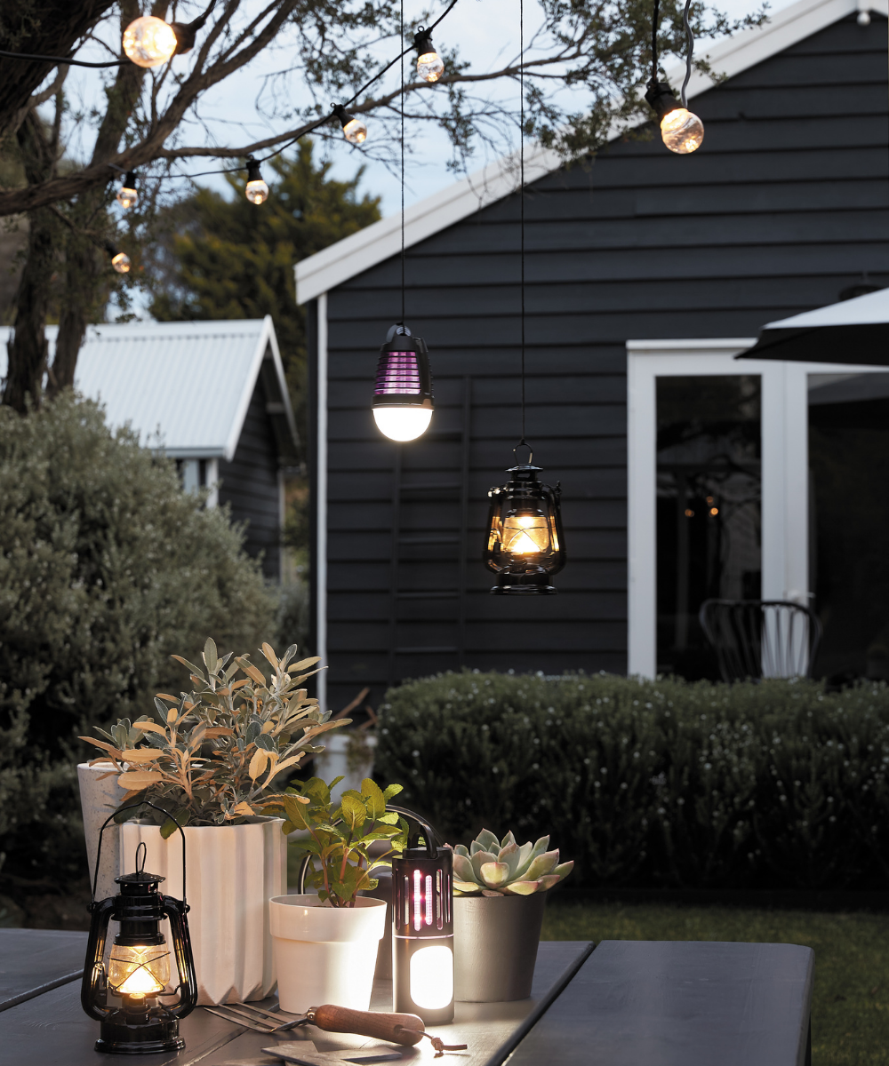Outdoor house shop corner lights